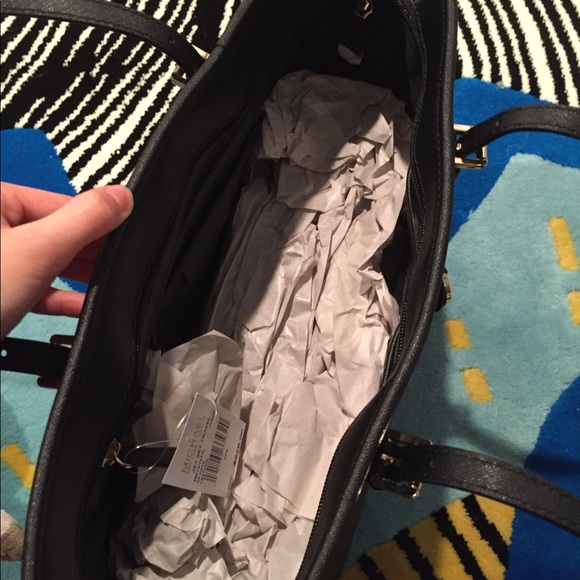 Michael Kors Leather Jet Set Tote - Picture 6 of 6